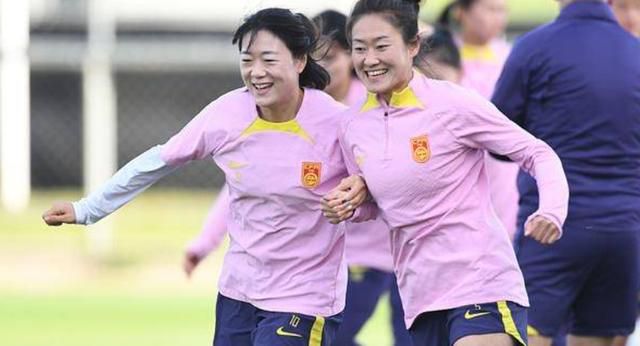 “劳塔罗很高兴能来到国米，我们会与国米进行定期会面，我们每天都会进行交谈，一切都很顺利。
